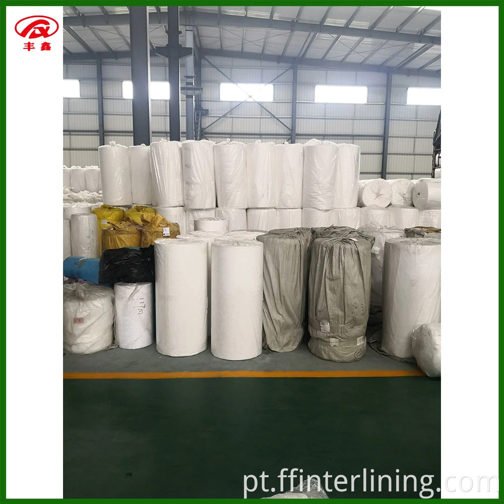 China Venda quente papel de apoio separado para vestido de bordado / 100% algodão nonwoven tecido de apoio interlining para vestuário